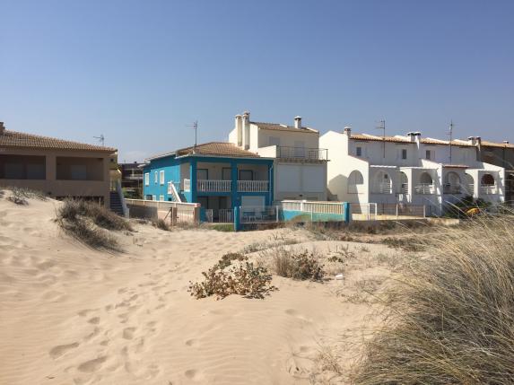 Beach villa with pool and 2 apartments, 6 bedrooms, direct access to the beach dunes of Oliva