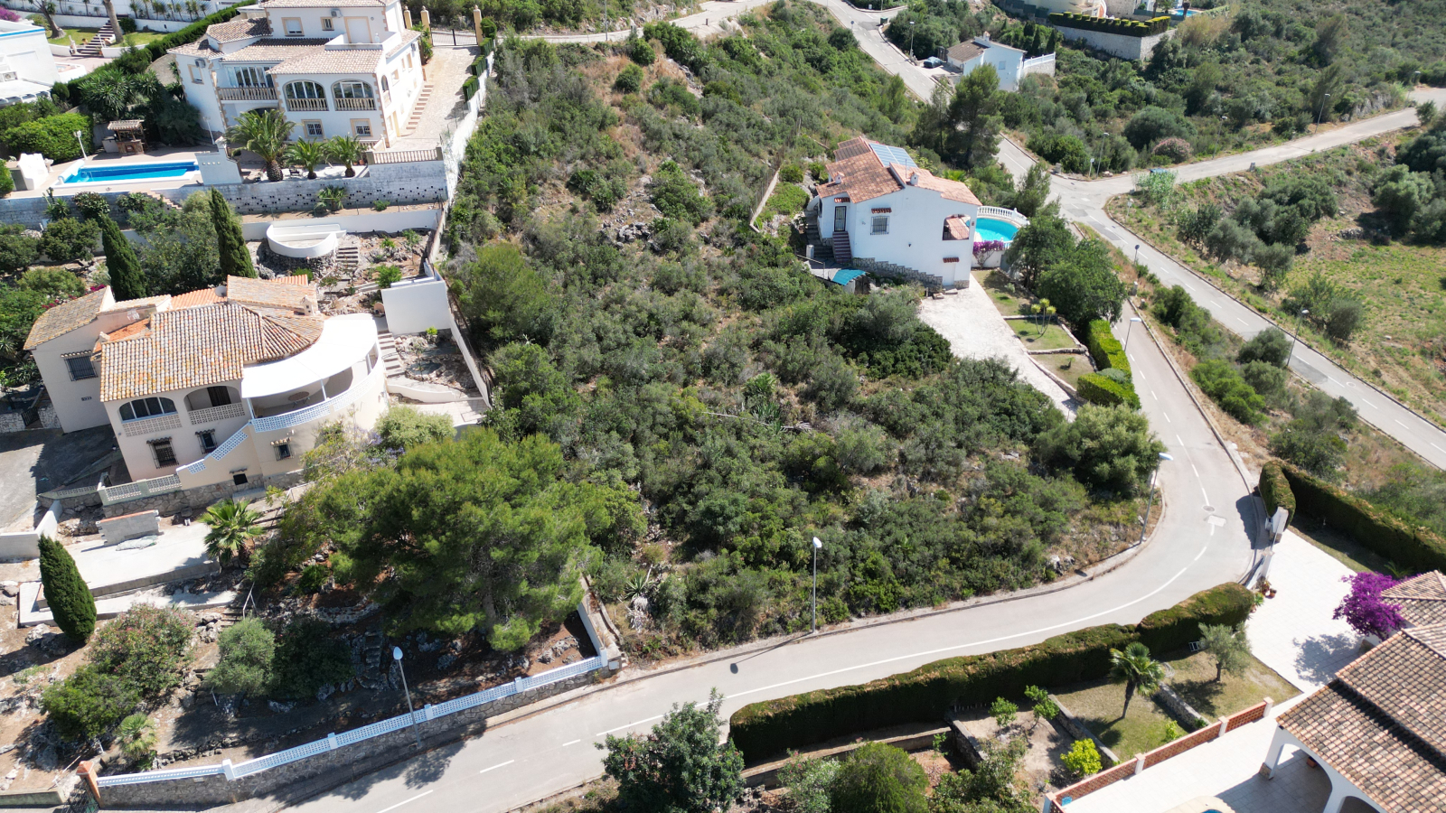 Mooie bouwgrond in Oliva, vlakbij het voorjaar Font Salada, op toplocatie met panoramisch uitzicht.