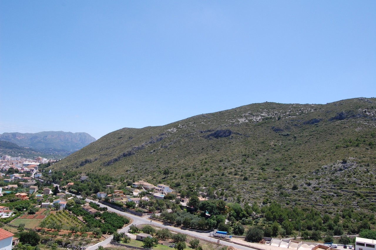 Baugrundstück in Monte Solana / Pedreguer mit herrlicher Aussicht mit geringer Neigung