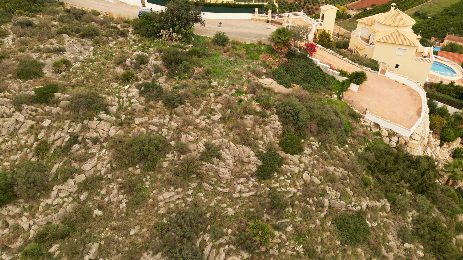 Baugrundstück in Monte Solana / Pedreguer mit herrlicher Aussicht mit geringer Neigung