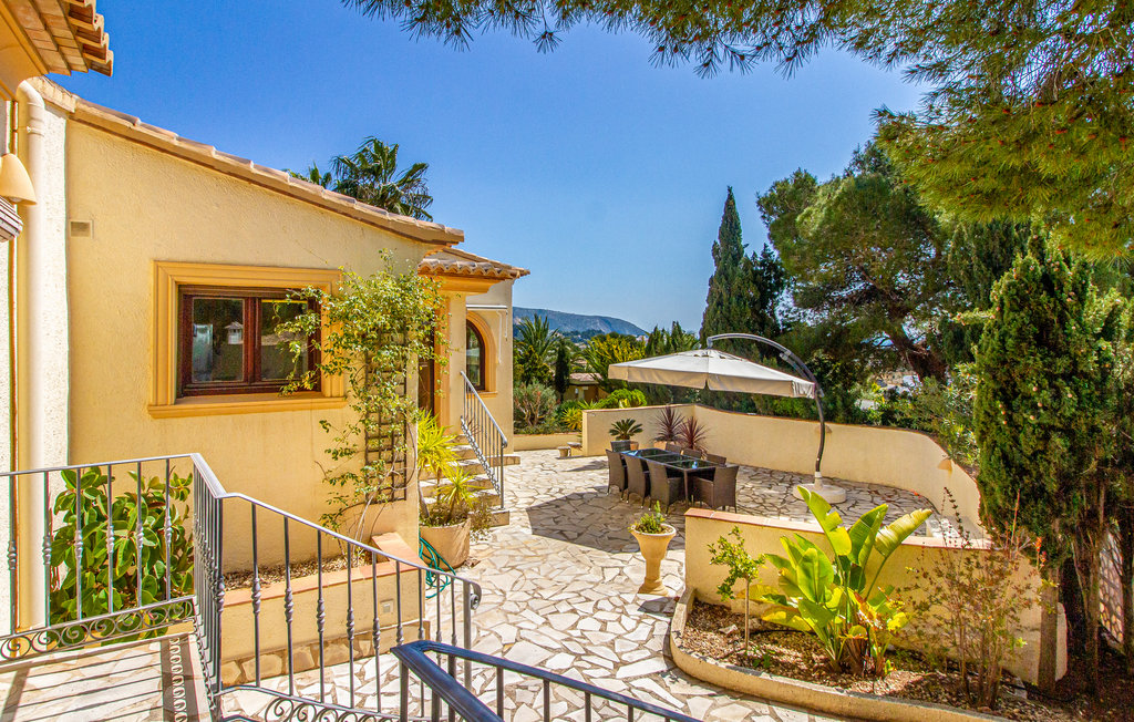 Vrijstaande mediterrane villa op een toplocatie van Moraira met uitzicht op zee.