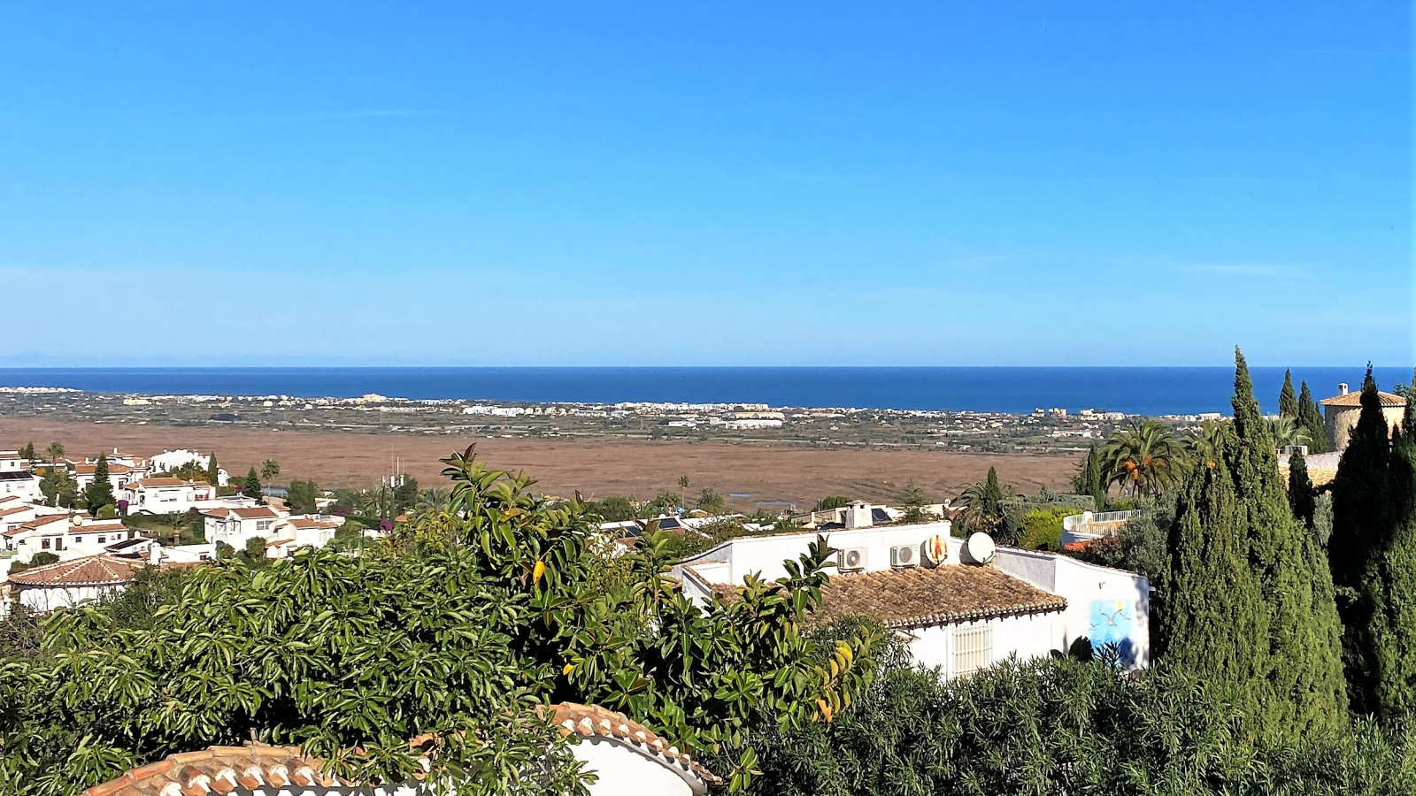 Very well maintained, spacious villa property with magnificent sea views on Monte Pego