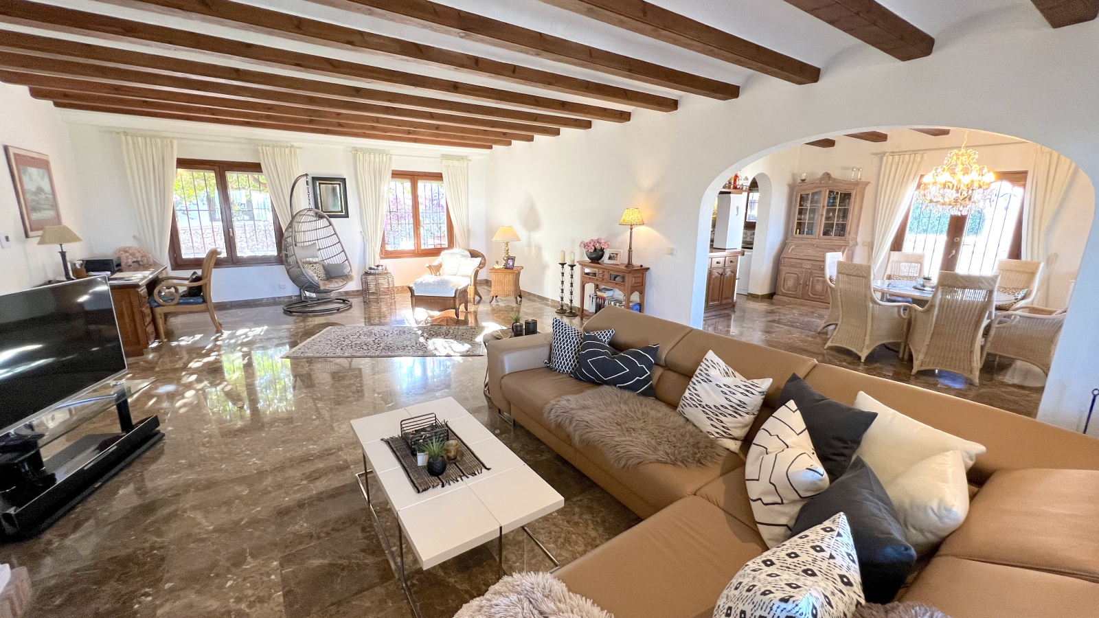 Very well maintained, spacious villa property with magnificent sea views on Monte Pego