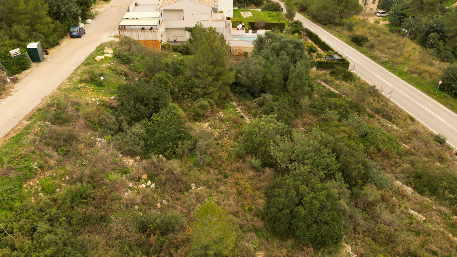 Ideal plot with panoramic views near the town center