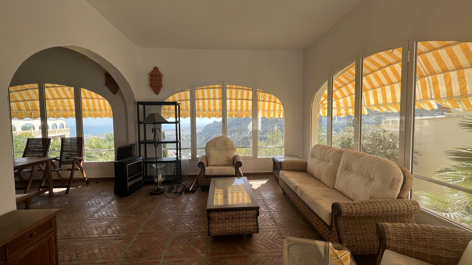 Unique villa with magnificent views of the sea and the mountains in Monte Pego.