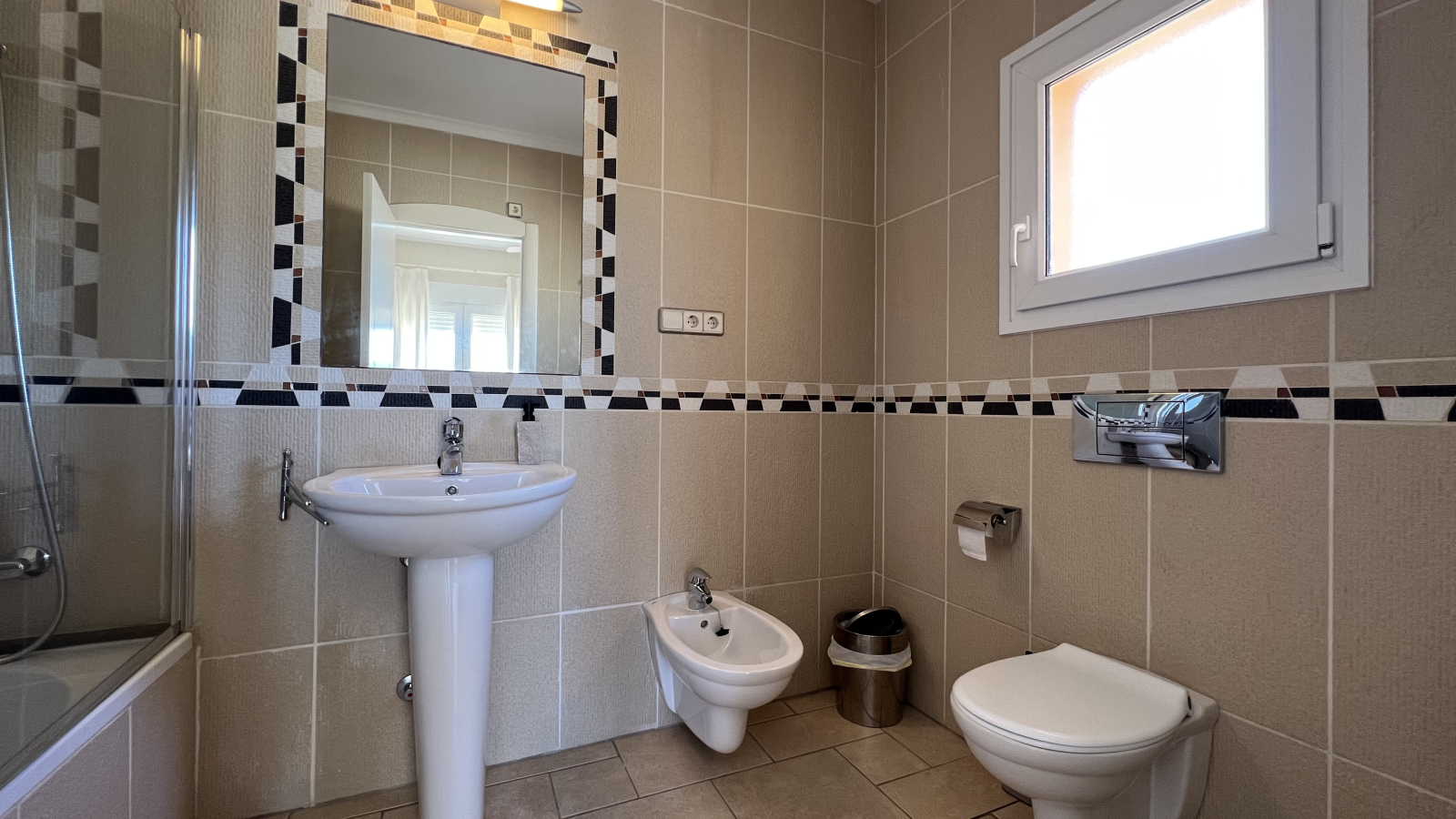 Top gepflegte 3 Schlafzimmer Villa mit Panoramablick und Vermietungslizenz in Javea