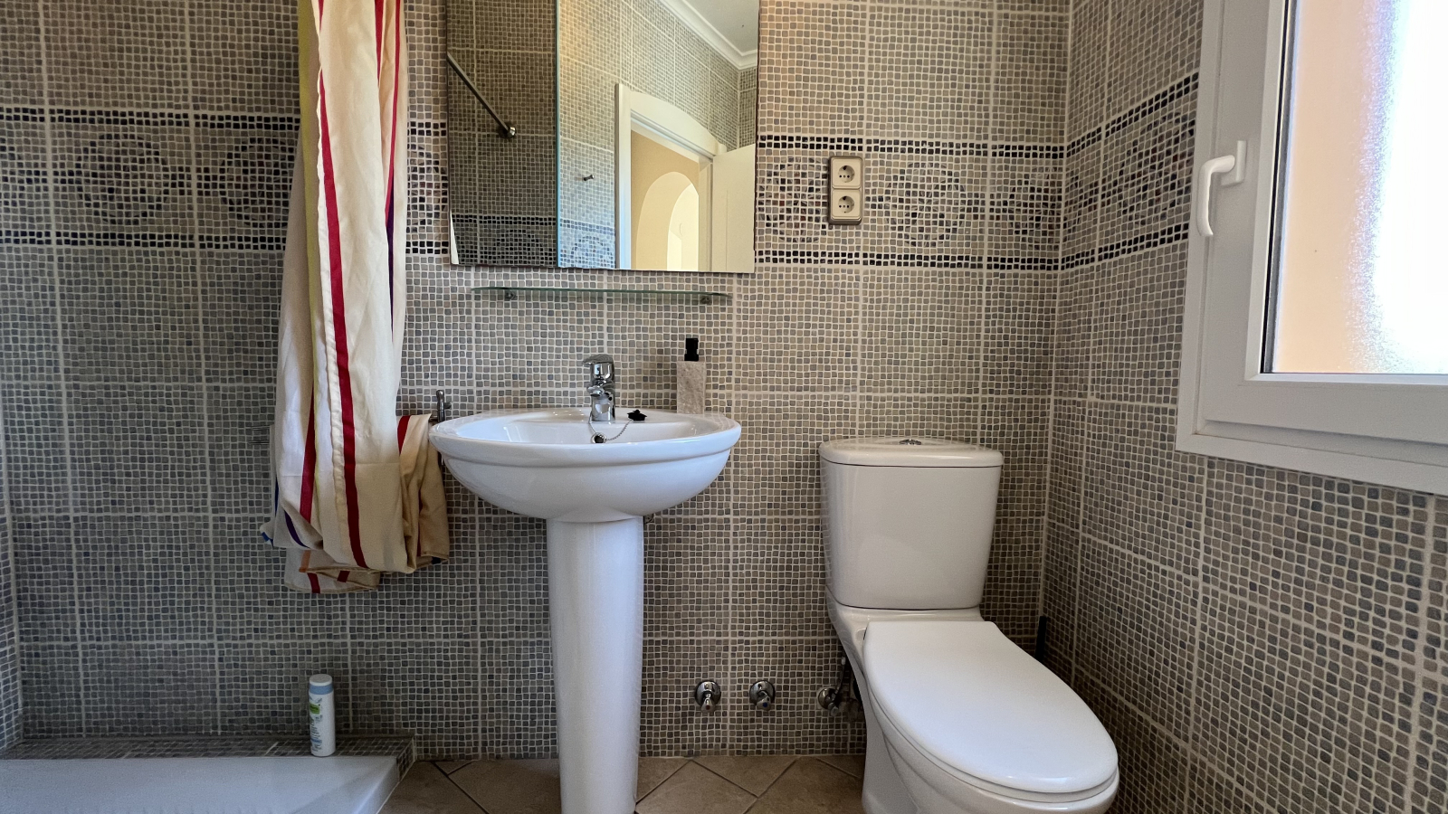 Top gepflegte 3 Schlafzimmer Villa mit Panoramablick und Vermietungslizenz in Javea