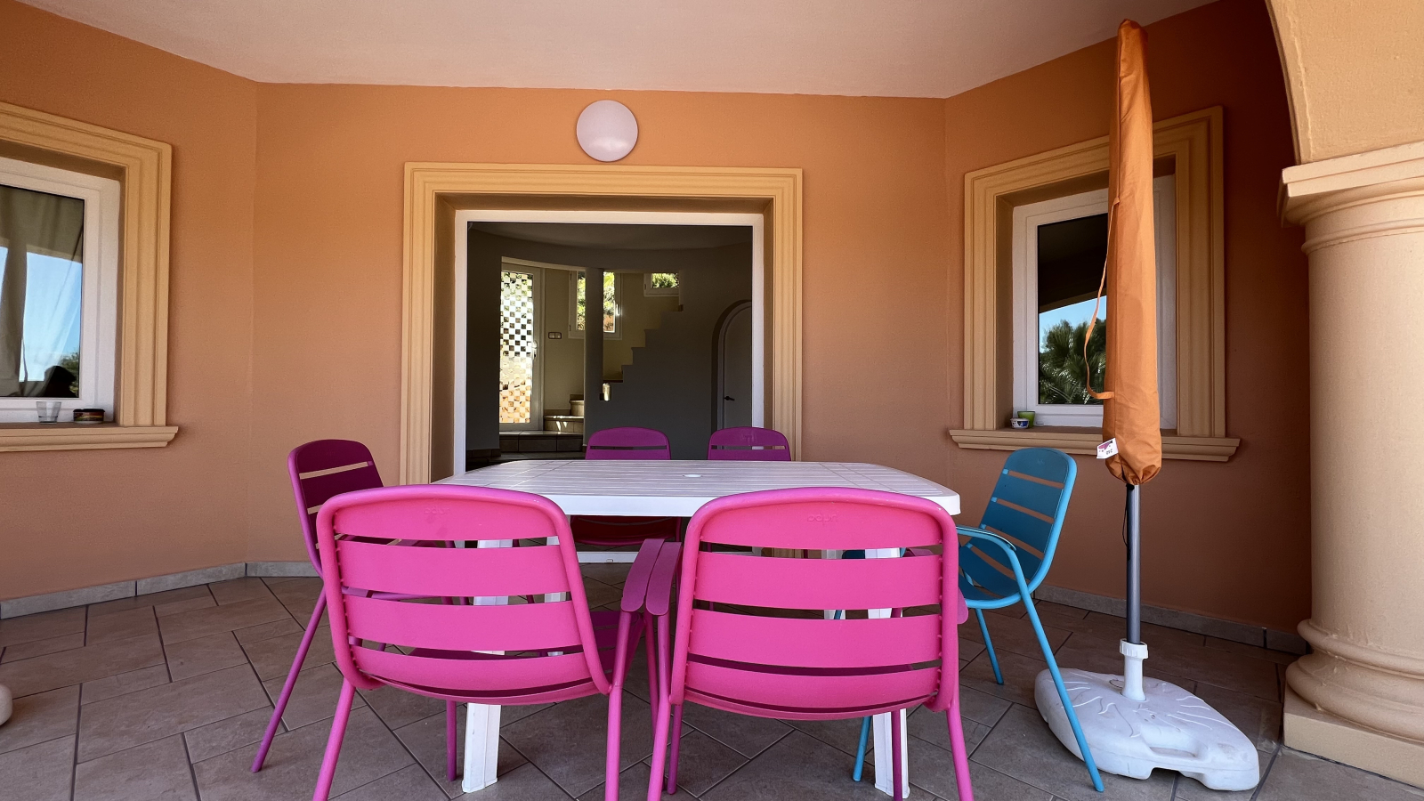 Top gepflegte 3 Schlafzimmer Villa mit Panoramablick und Vermietungslizenz in Javea