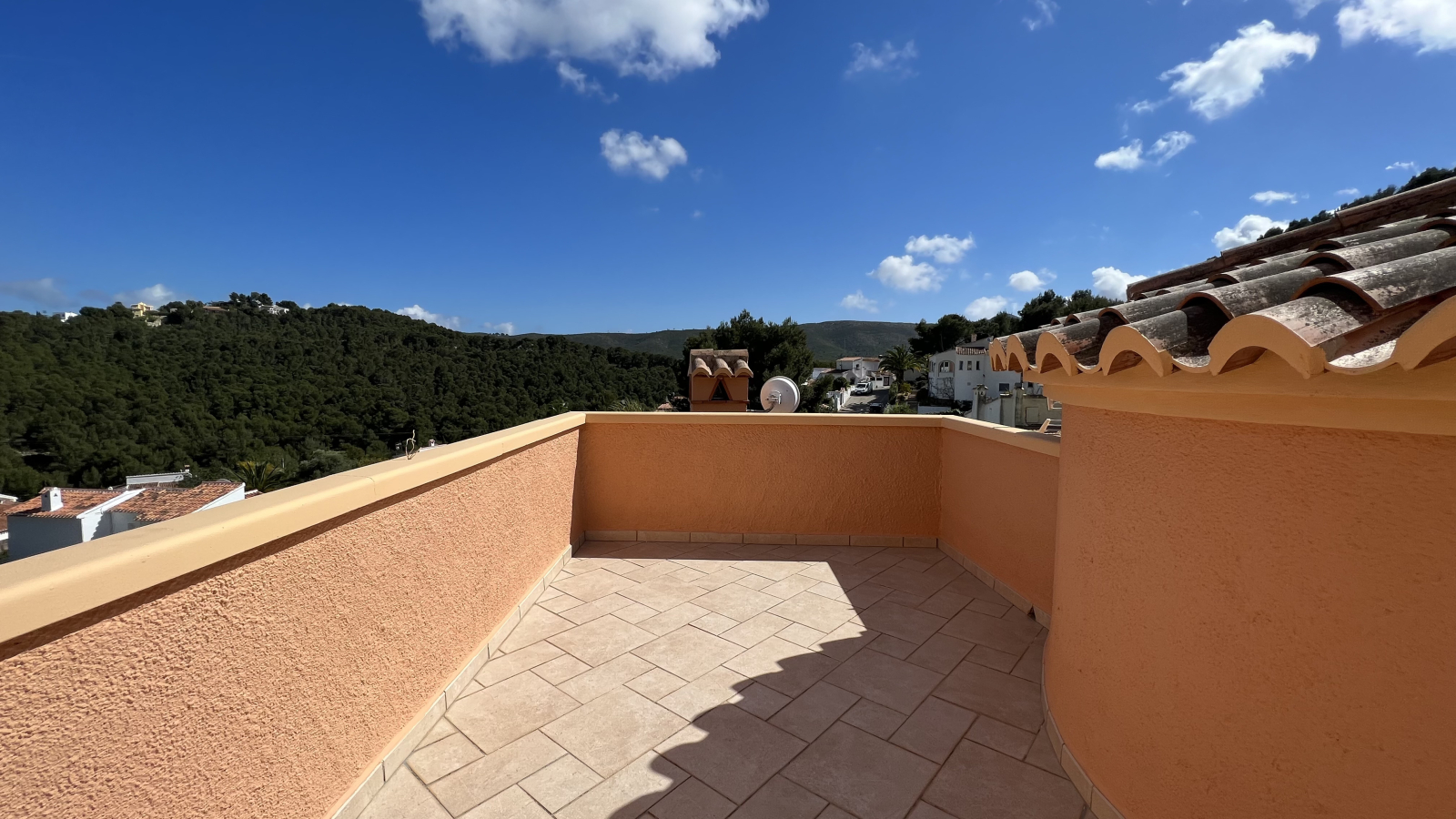 Top gepflegte 3 Schlafzimmer Villa mit Panoramablick und Vermietungslizenz in Javea