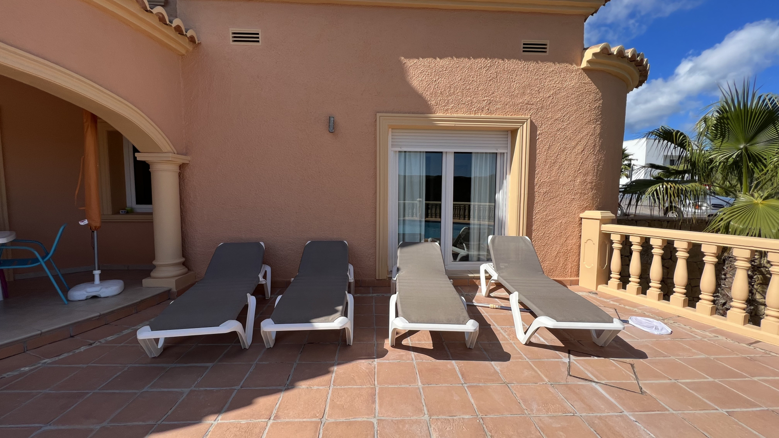 Top gepflegte 3 Schlafzimmer Villa mit Panoramablick und Vermietungslizenz in Javea