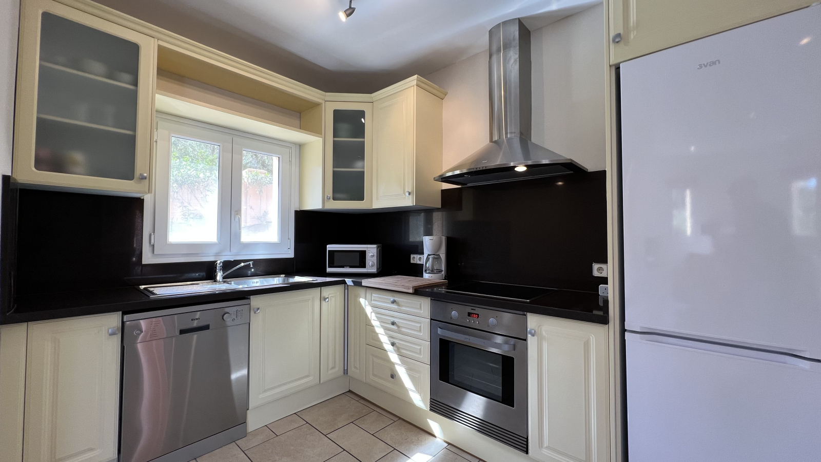 Top gepflegte 3 Schlafzimmer Villa mit Panoramablick und Vermietungslizenz in Javea