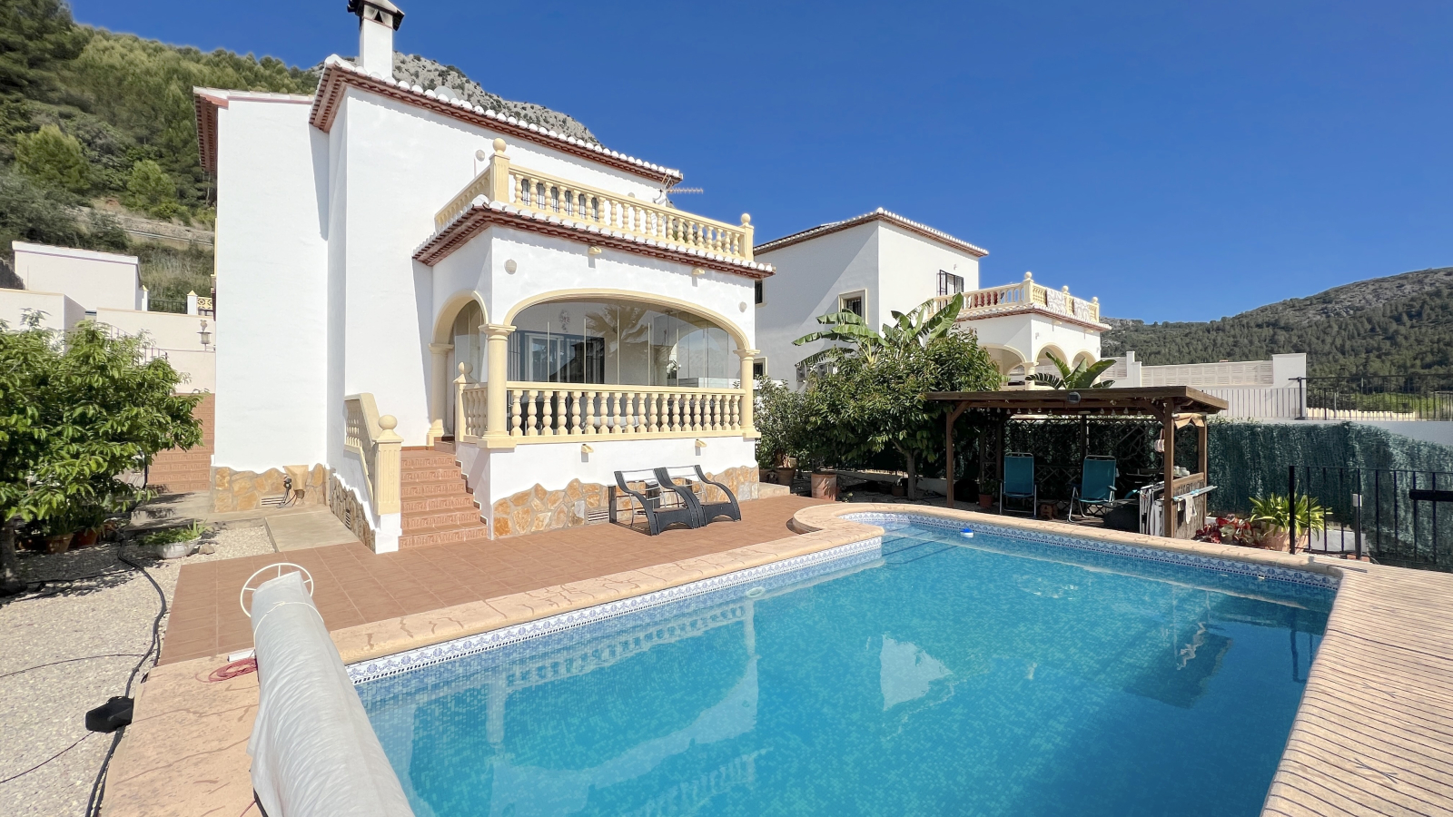 Villa méditerranéenne de 3 chambres à coucher avec des accents modernes près de Denia.