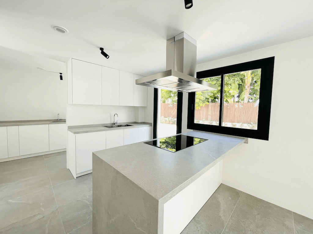 Atemberaubende neue Villa mit 3 Schlafzimmern zum Verkauf in Javea in der Nähe von Arenal