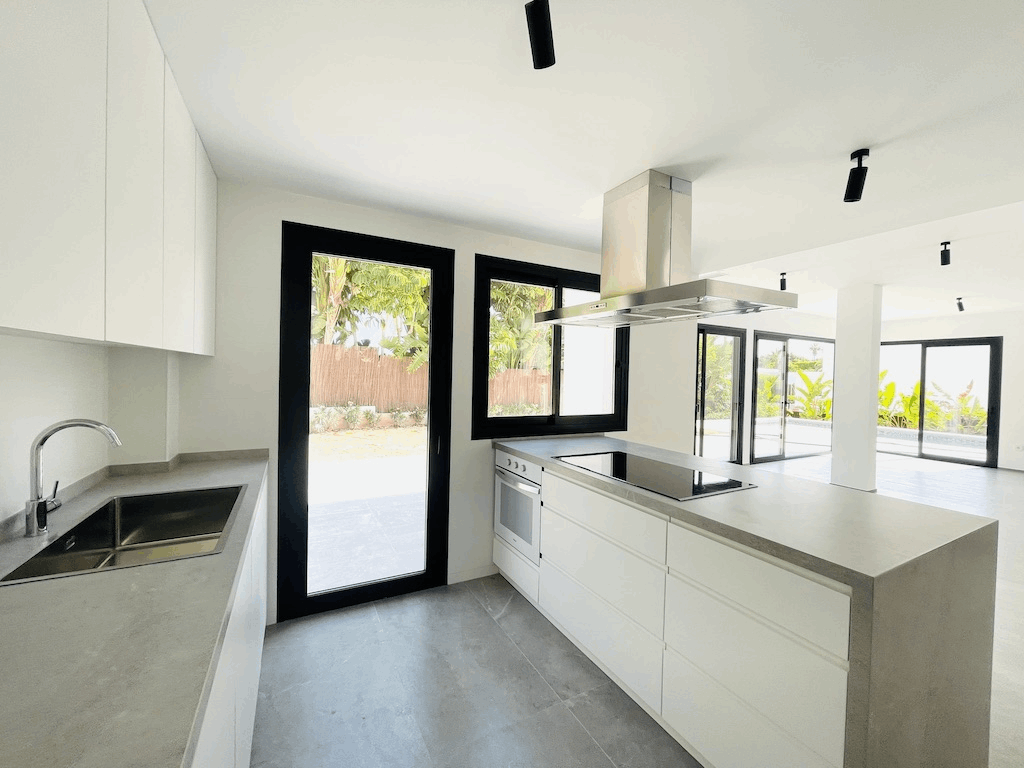 Atemberaubende neue Villa mit 3 Schlafzimmern zum Verkauf in Javea in der Nähe von Arenal