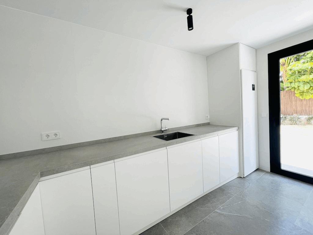 Atemberaubende neue Villa mit 3 Schlafzimmern zum Verkauf in Javea in der Nähe von Arenal