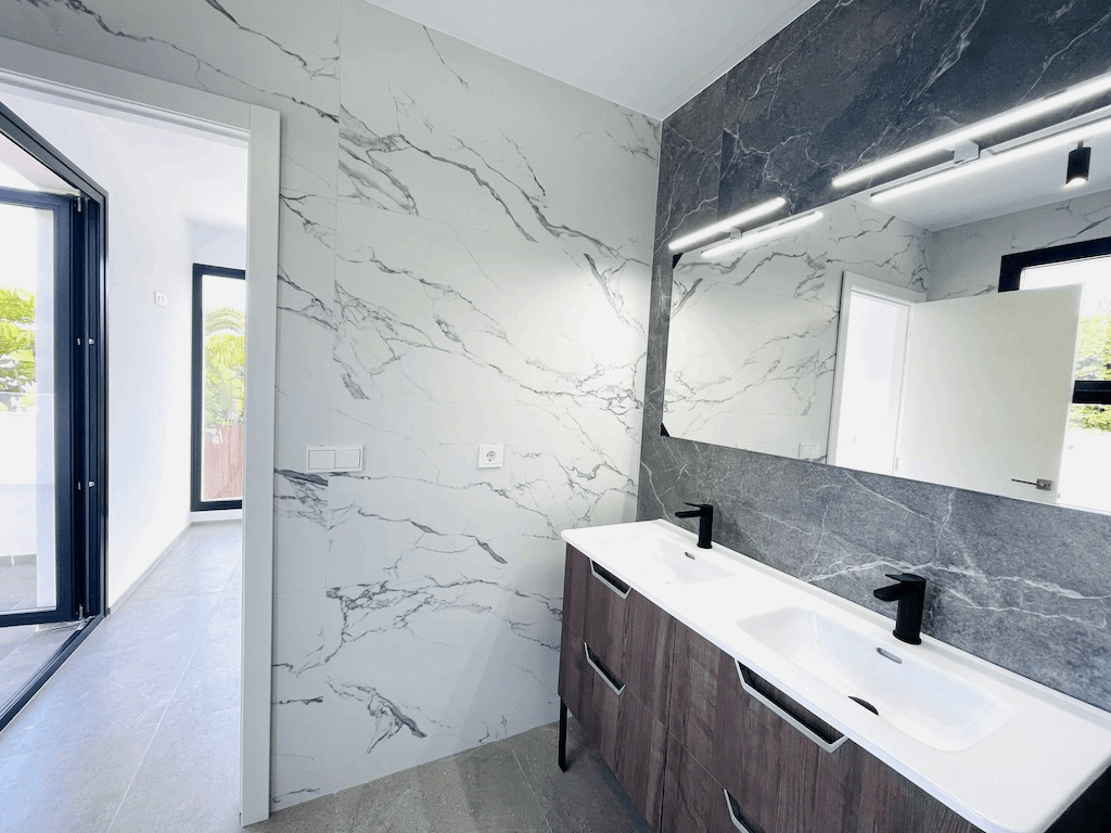 Atemberaubende neue Villa mit 3 Schlafzimmern zum Verkauf in Javea in der Nähe von Arenal