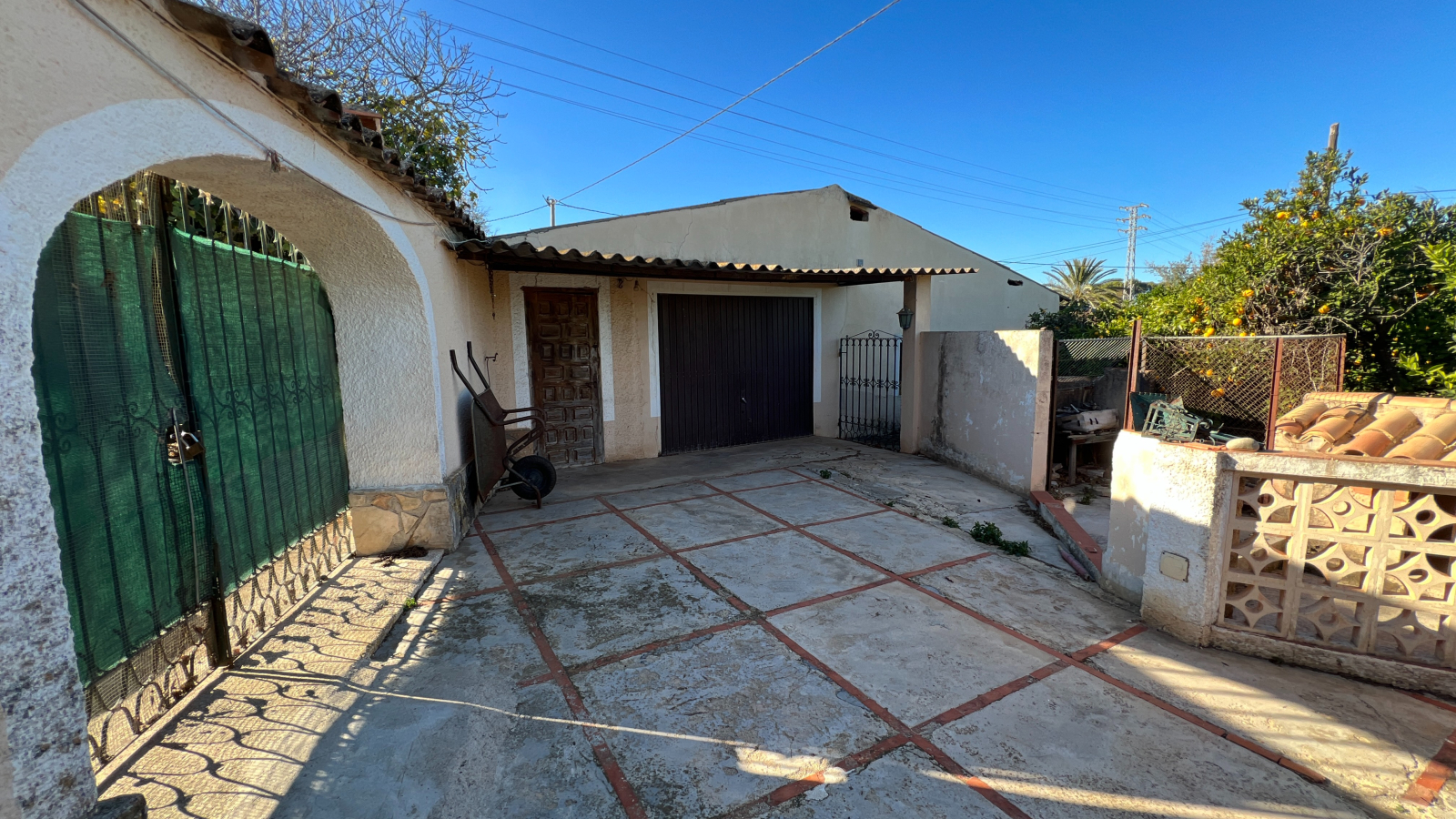 Rustic finca with well, 6200m2 of land and close to Denia