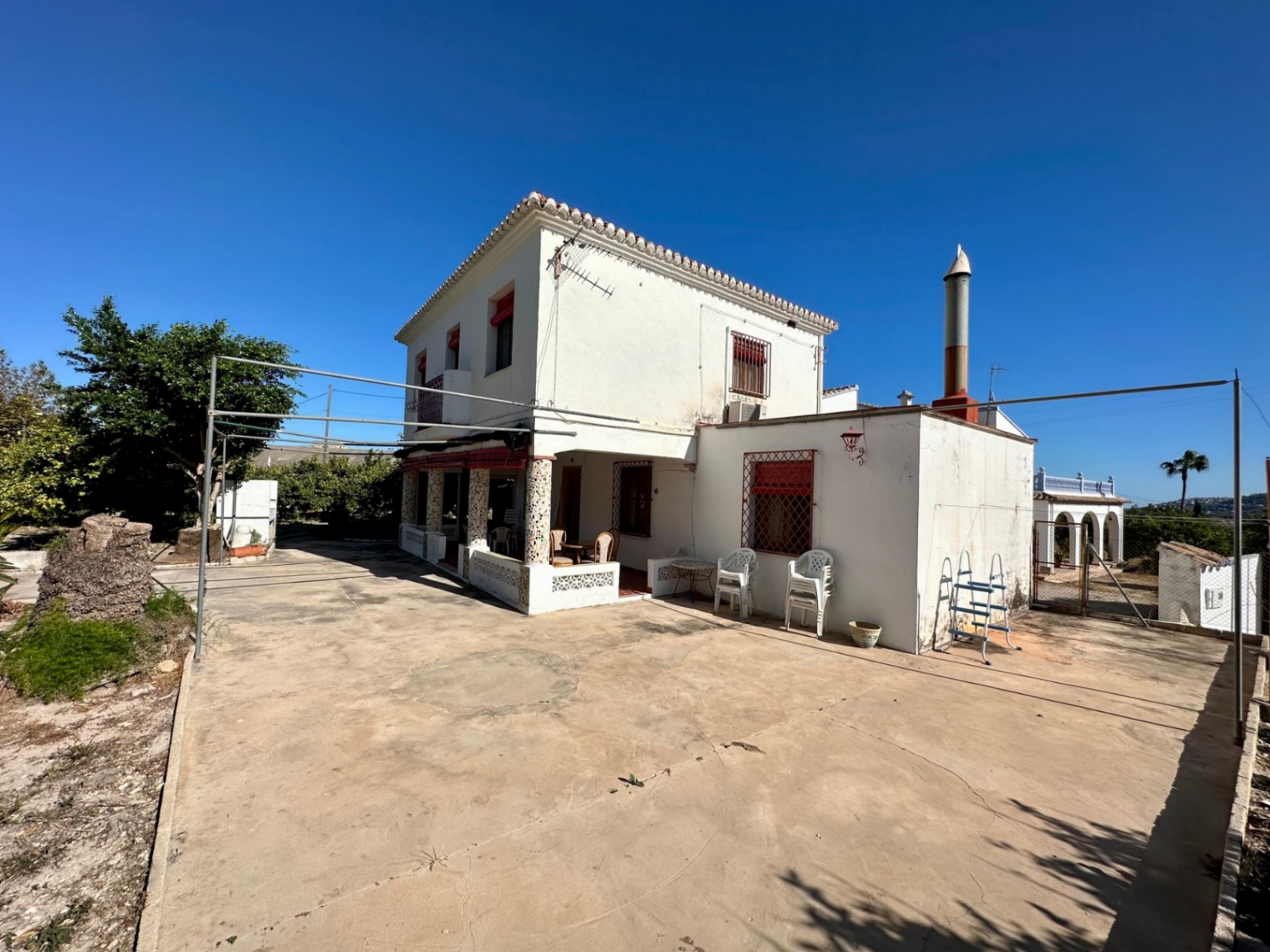 Finca junto al centro urbano de Pego