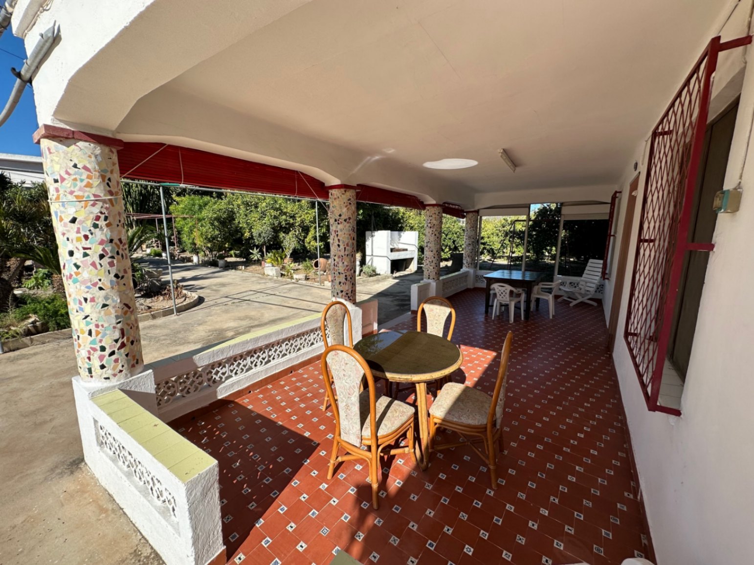 Finca junto al centro urbano de Pego