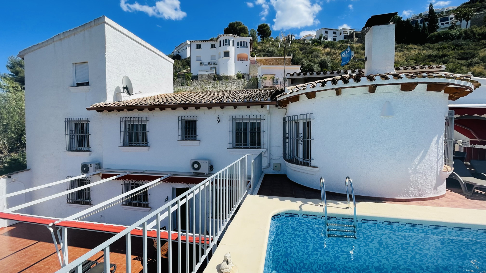 Inmaculada villa con vistas despejadas al mar y a la montaña y piso independiente con gran terraza en Monte Pego