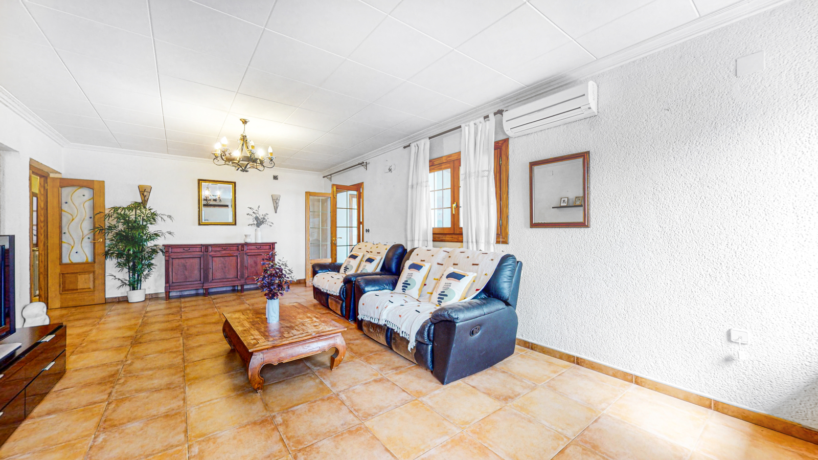 Venta. Villa a Orba