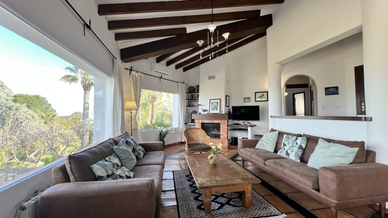 Exclusiva Villa de Estilo Finca con Impresionantes Vistas Panorámicas, Piscina y un Paraíso de Jardines en Monte Pego