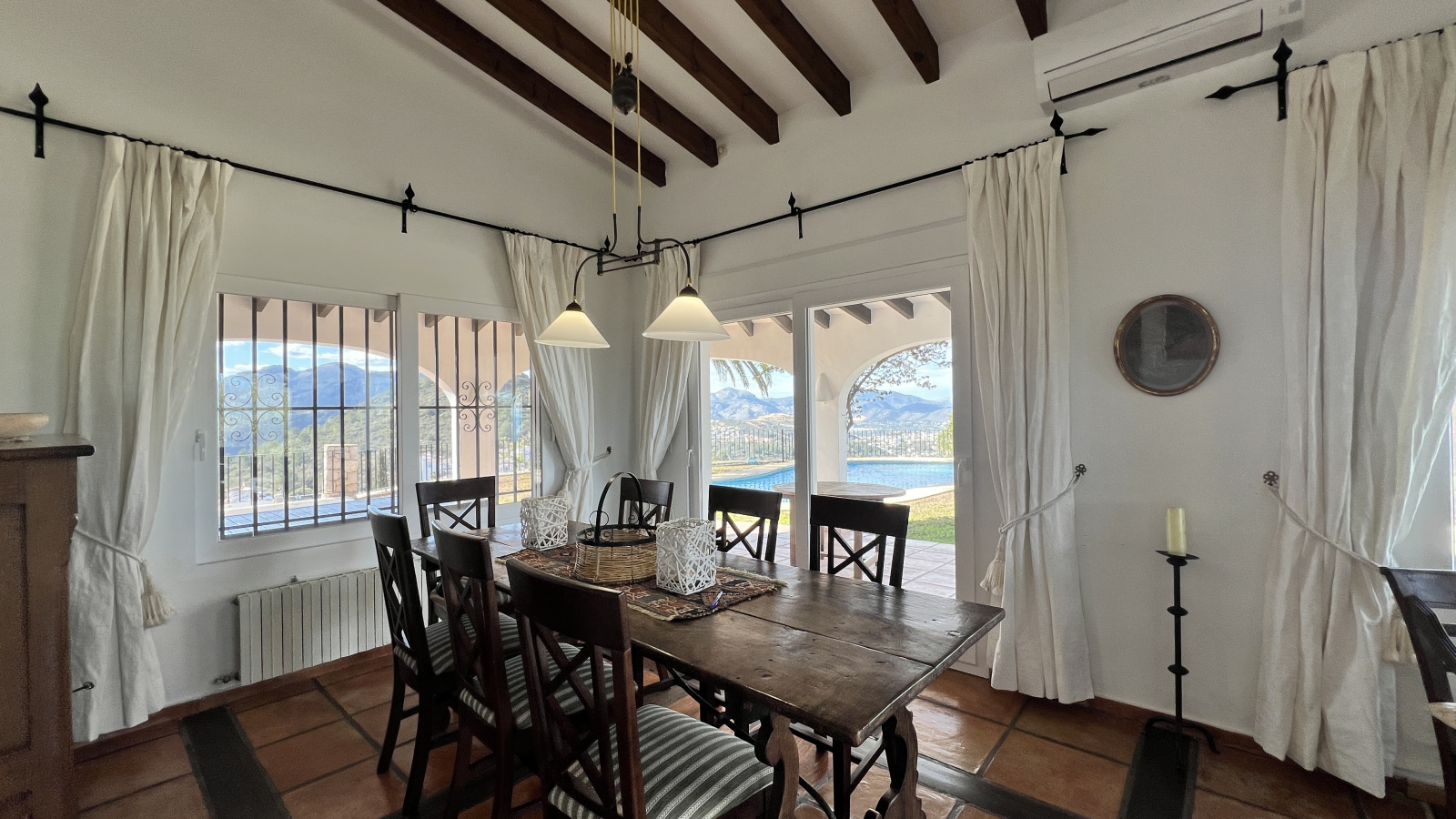 Exclusiva Villa de Estilo Finca con Impresionantes Vistas Panorámicas, Piscina y un Paraíso de Jardines en Monte Pego
