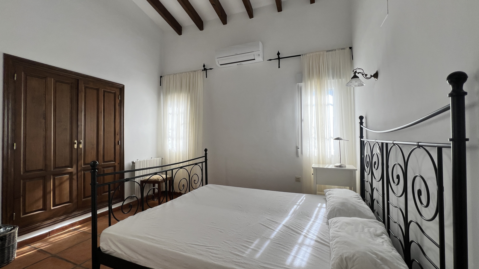 Exclusiva Villa de Estilo Finca con Impresionantes Vistas Panorámicas, Piscina y un Paraíso de Jardines en Monte Pego