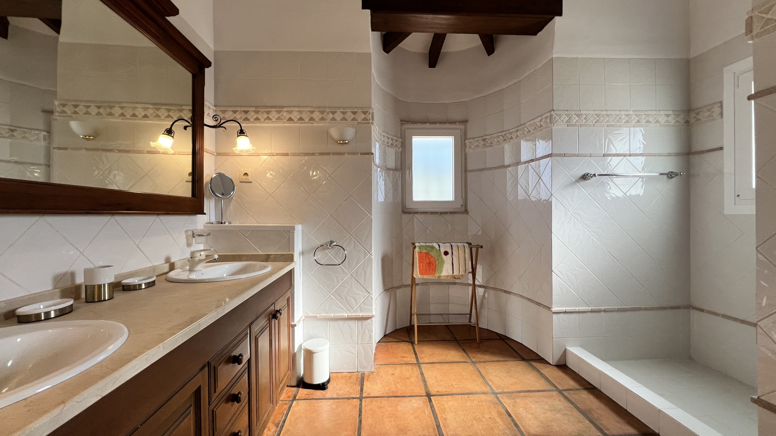 Exclusiva Villa de Estilo Finca con Impresionantes Vistas Panorámicas, Piscina y un Paraíso de Jardines en Monte Pego
