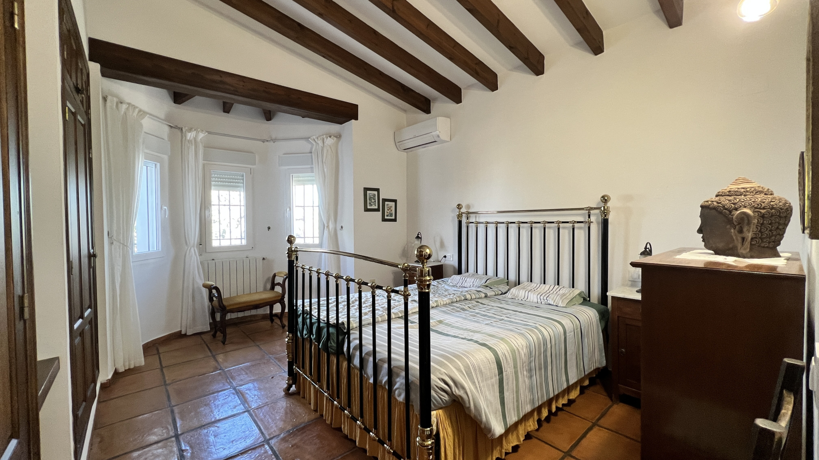 Exclusiva Villa de Estilo Finca con Impresionantes Vistas Panorámicas, Piscina y un Paraíso de Jardines en Monte Pego