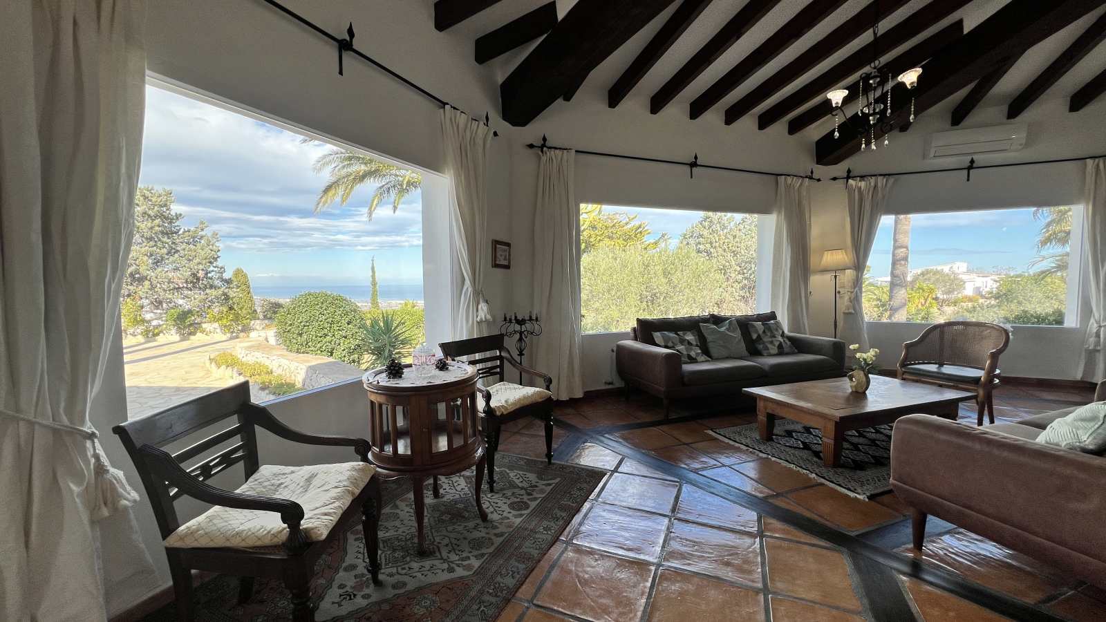 Exclusiva Villa de Estilo Finca con Impresionantes Vistas Panorámicas, Piscina y un Paraíso de Jardines en Monte Pego