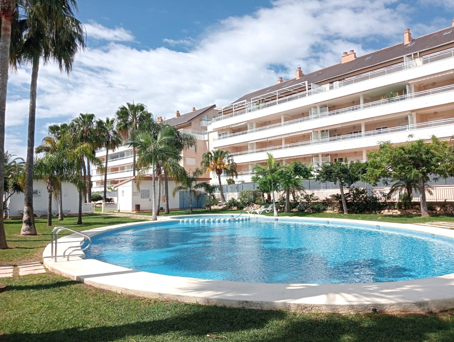 Attraktives Penthouse mit 2 Schlafzimmern in der Nähe des Sportzentrums von Dénia