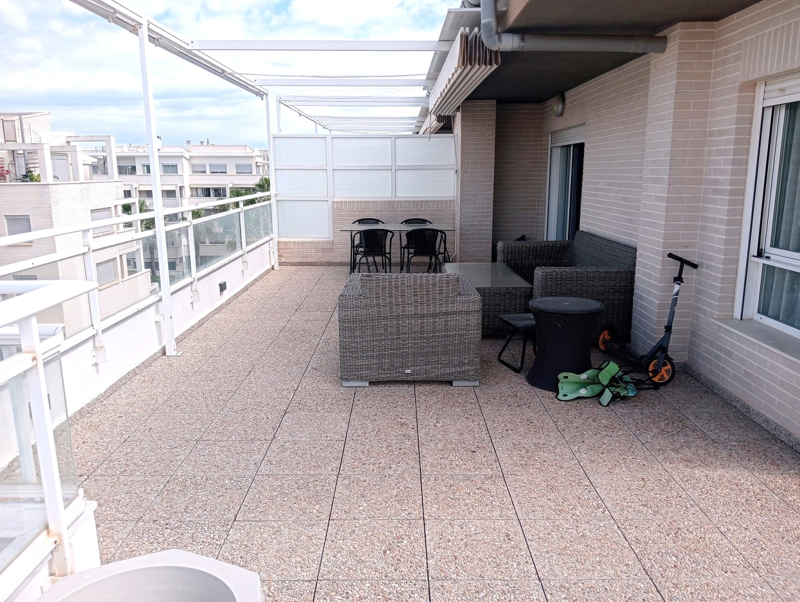 Attraktives Penthouse mit 2 Schlafzimmern in der Nähe des Sportzentrums von Dénia