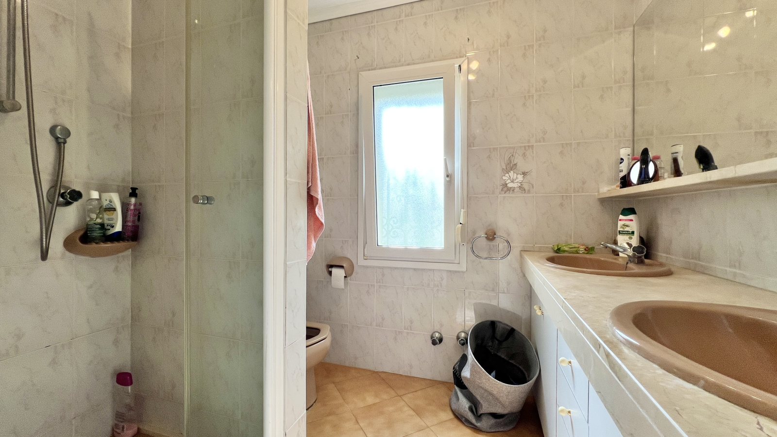 Casa de ensueño con vistas al mar y al castillo: 2 dormitorios, apartamento independiente, garaje y mucho más.