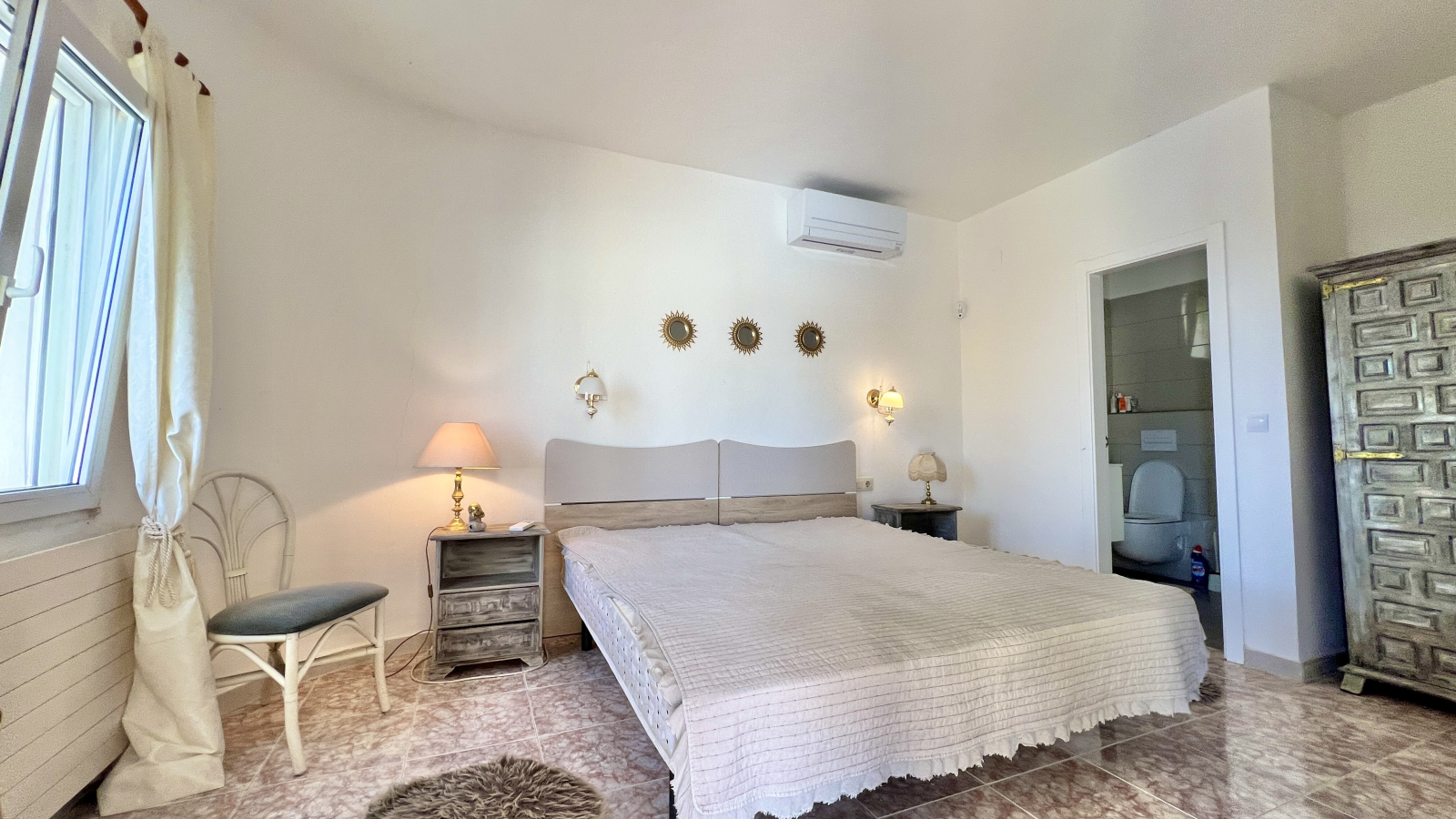 Casa de ensueño con vistas al mar y al castillo: 2 dormitorios, apartamento independiente, garaje y mucho más.