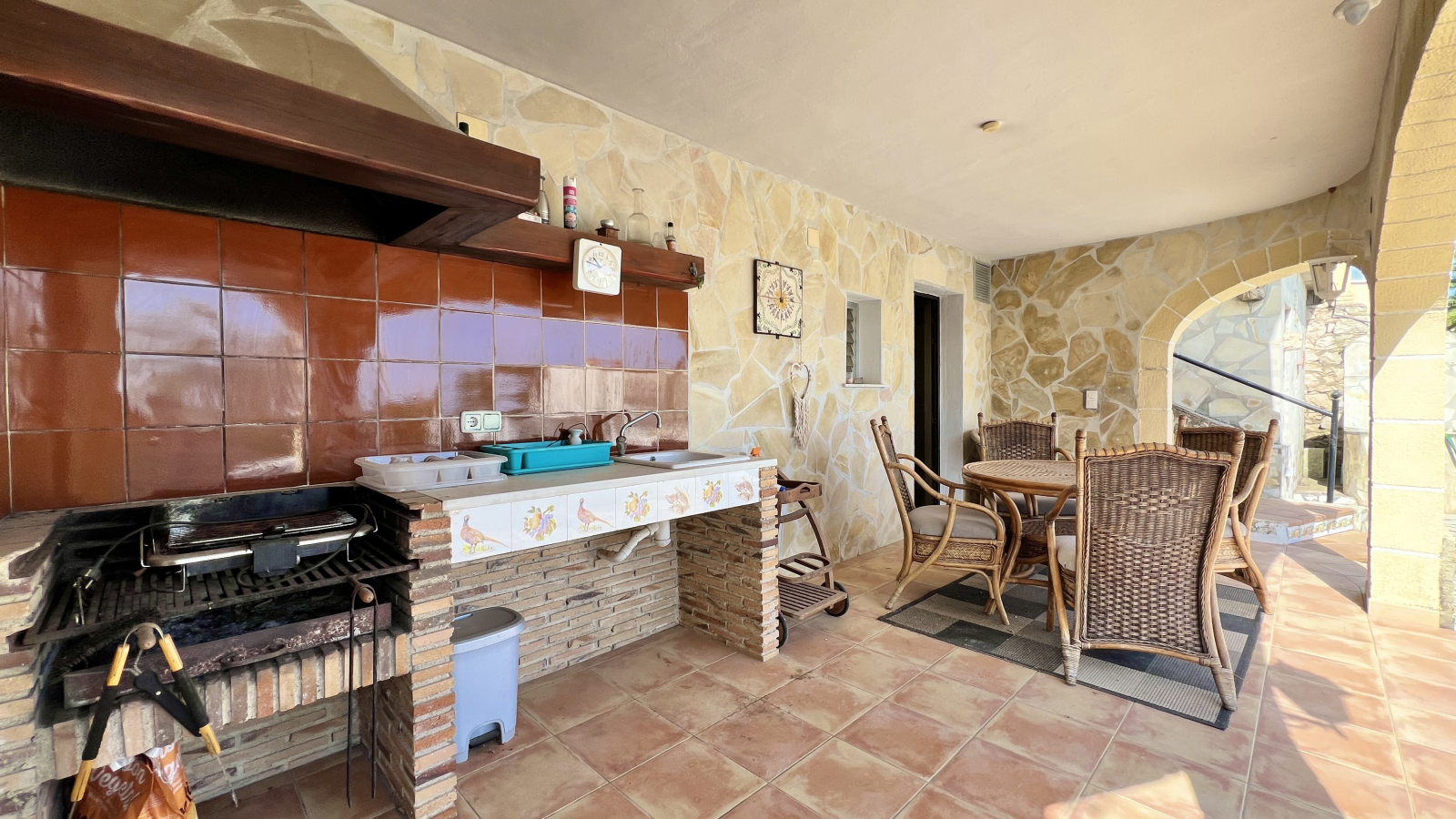 Casa de ensueño con vistas al mar y al castillo: 2 dormitorios, apartamento independiente, garaje y mucho más.