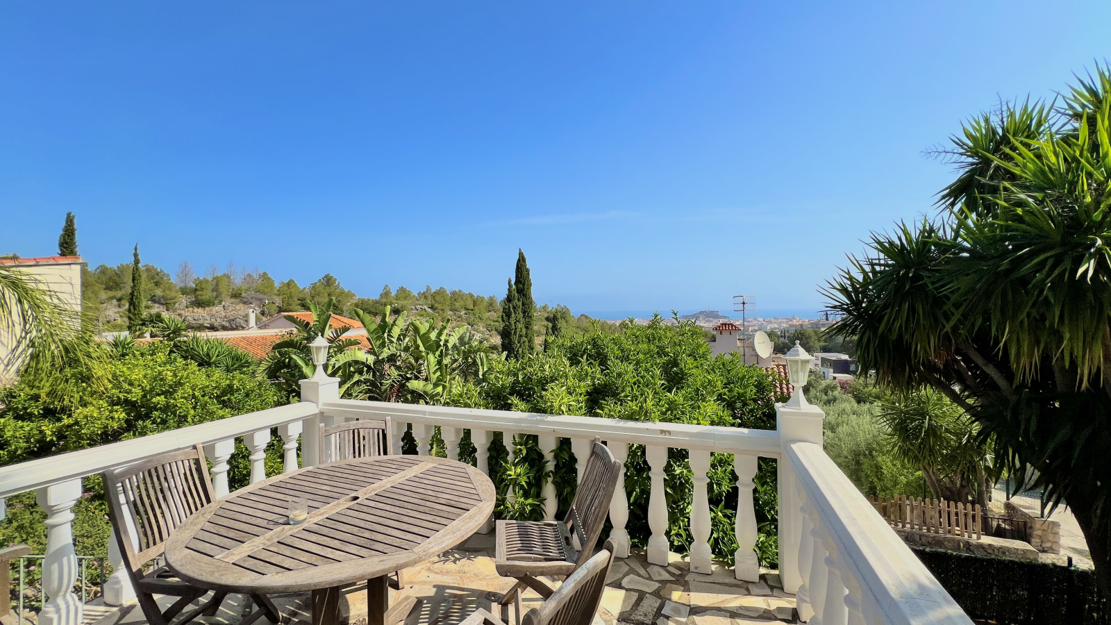 Casa de ensueño con vistas al mar y al castillo: 2 dormitorios, apartamento independiente, garaje y mucho más.