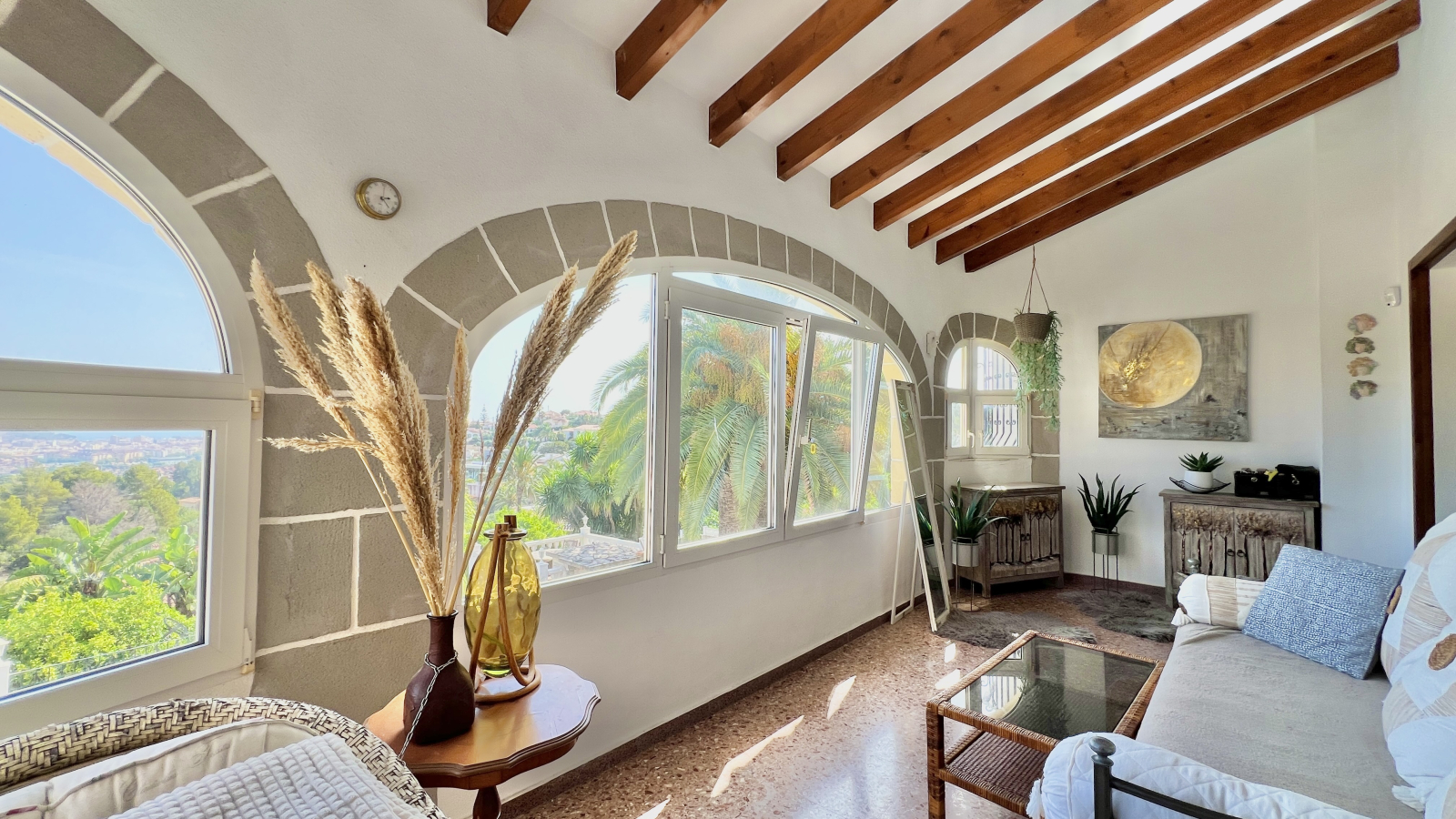 Casa de ensueño con vistas al mar y al castillo: 2 dormitorios, apartamento independiente, garaje y mucho más.