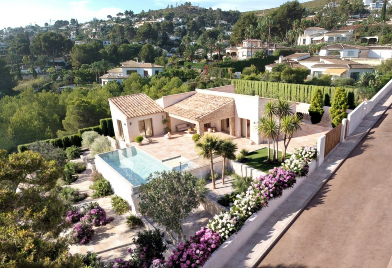 Atemberaubende neue moderne Villa