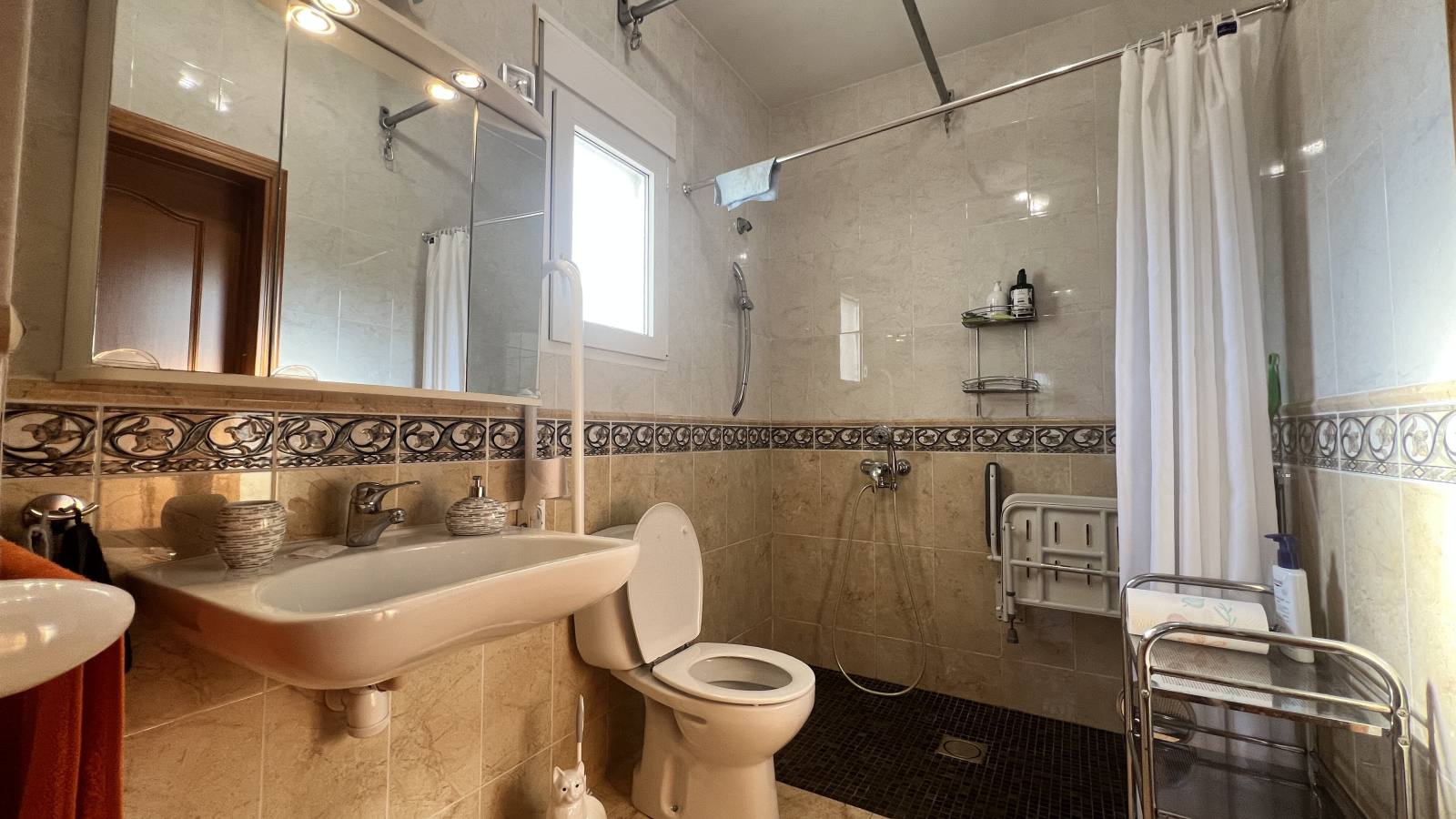 JS-1325 - Schöne Villa mit Pool, Klima und Zentralheizung, alles auf einer Ebene, Rollstuhl geeignet, gute Vermietbarkeit