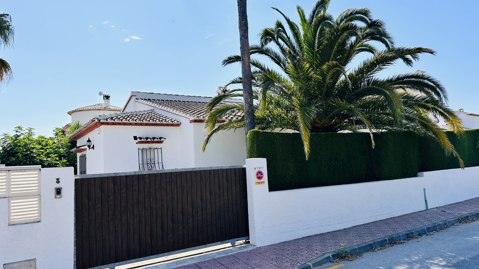 JS-1325 - Schöne Villa mit Pool, Klima und Zentralheizung, alles auf einer Ebene, Rollstuhl geeignet, gute Vermietbarkeit