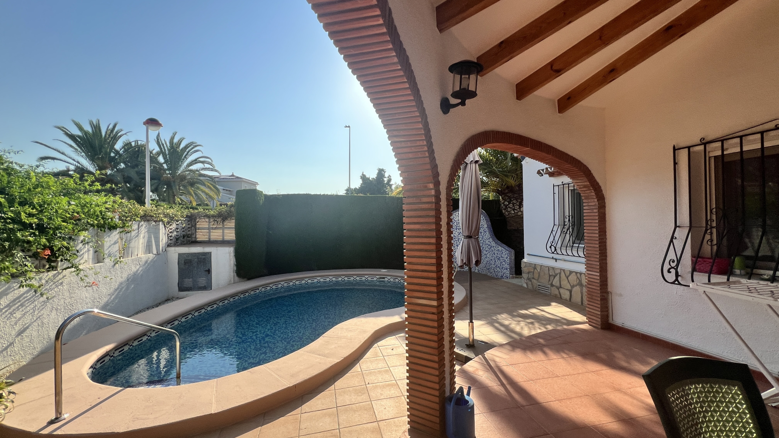 JS-1325 - Schöne Villa mit Pool, Klima und Zentralheizung, alles auf einer Ebene, Rollstuhl geeignet, gute Vermietbarkeit