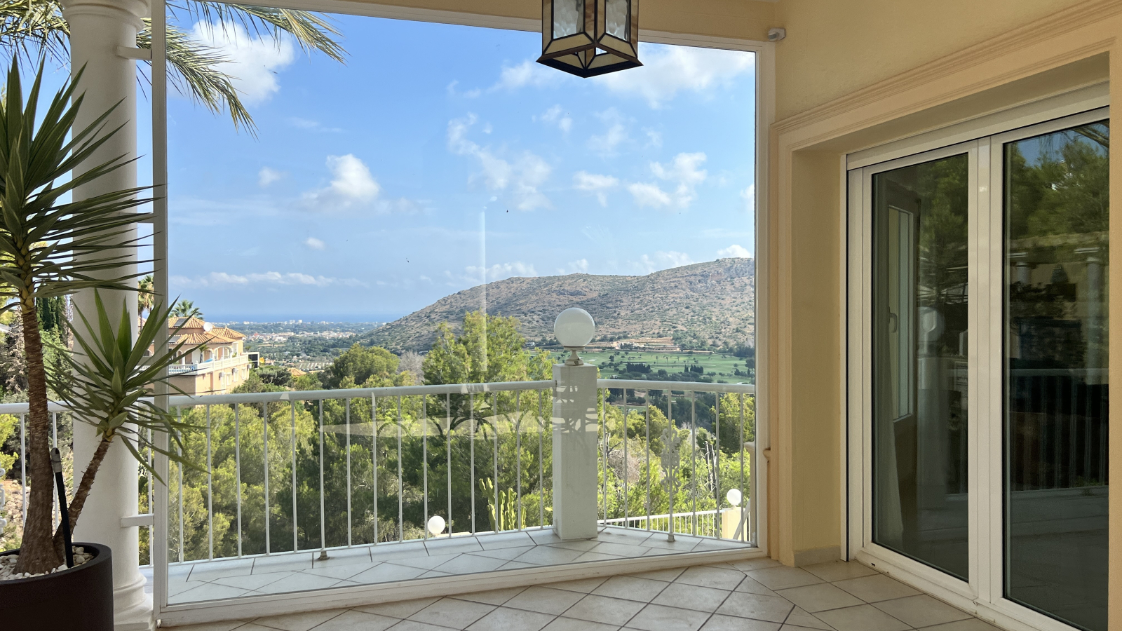 Villa exclusiva con vistas al mar y al golf en La Sella