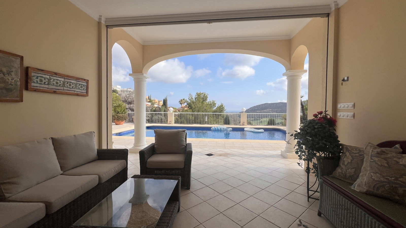 Villa exclusiva con vistas al mar y al golf en La Sella