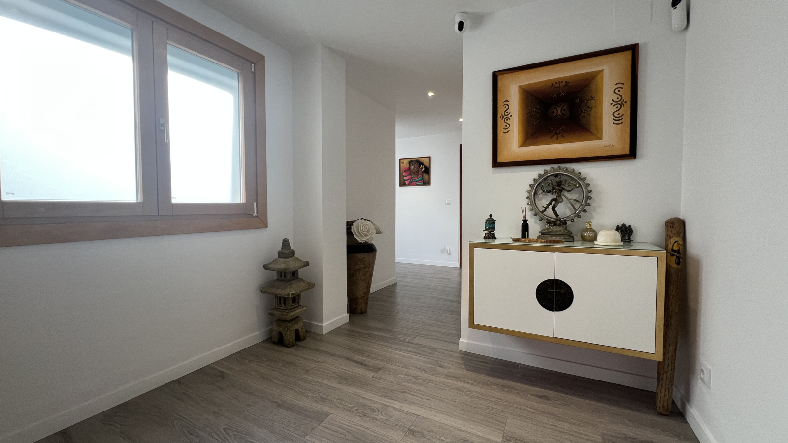 Ático Dúplex Reformado con Terraza de 50 m Vistas al Mar y al Castillo 