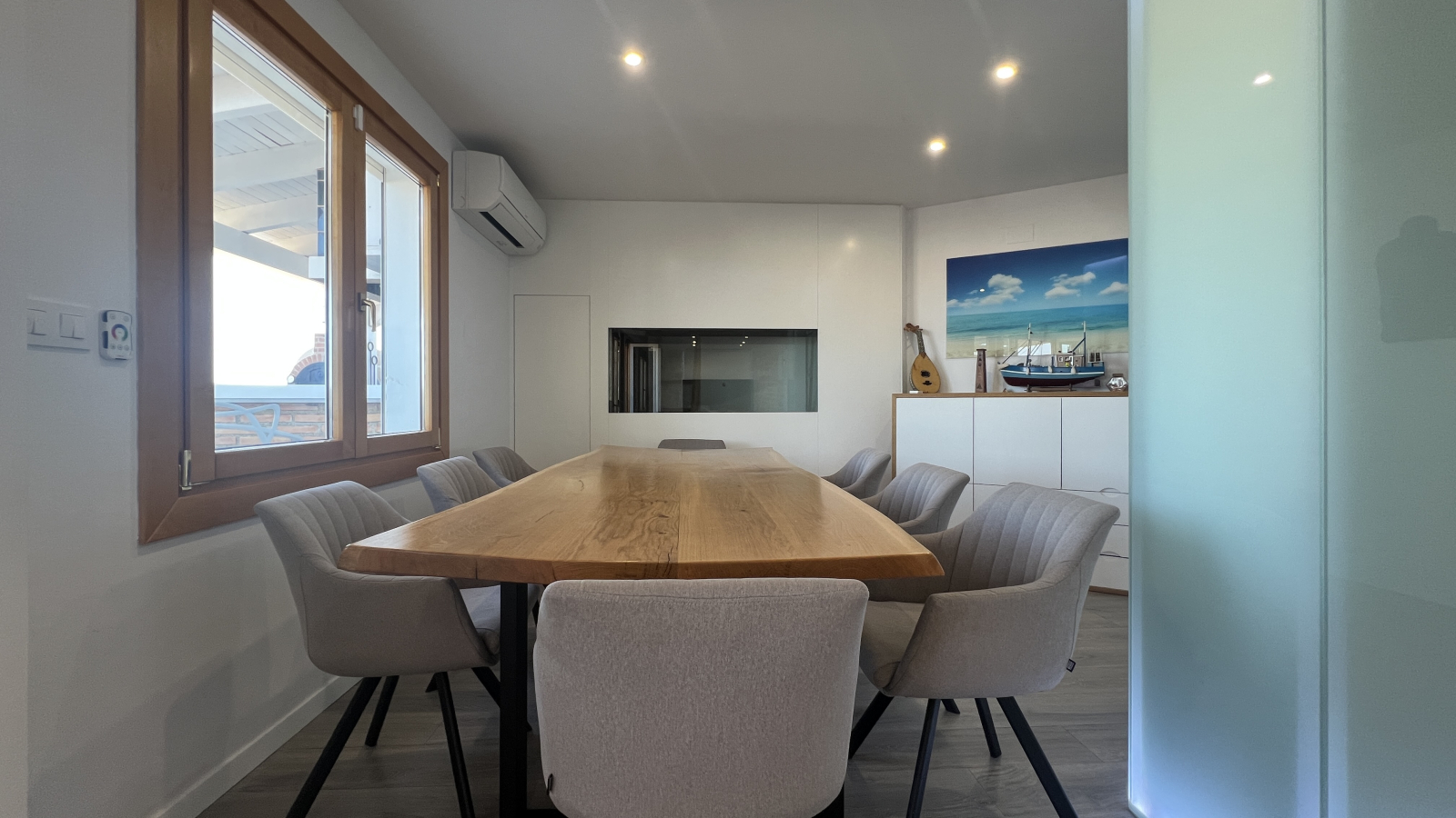 Ático Dúplex Reformado con Terraza de 50 m Vistas al Mar y al Castillo 