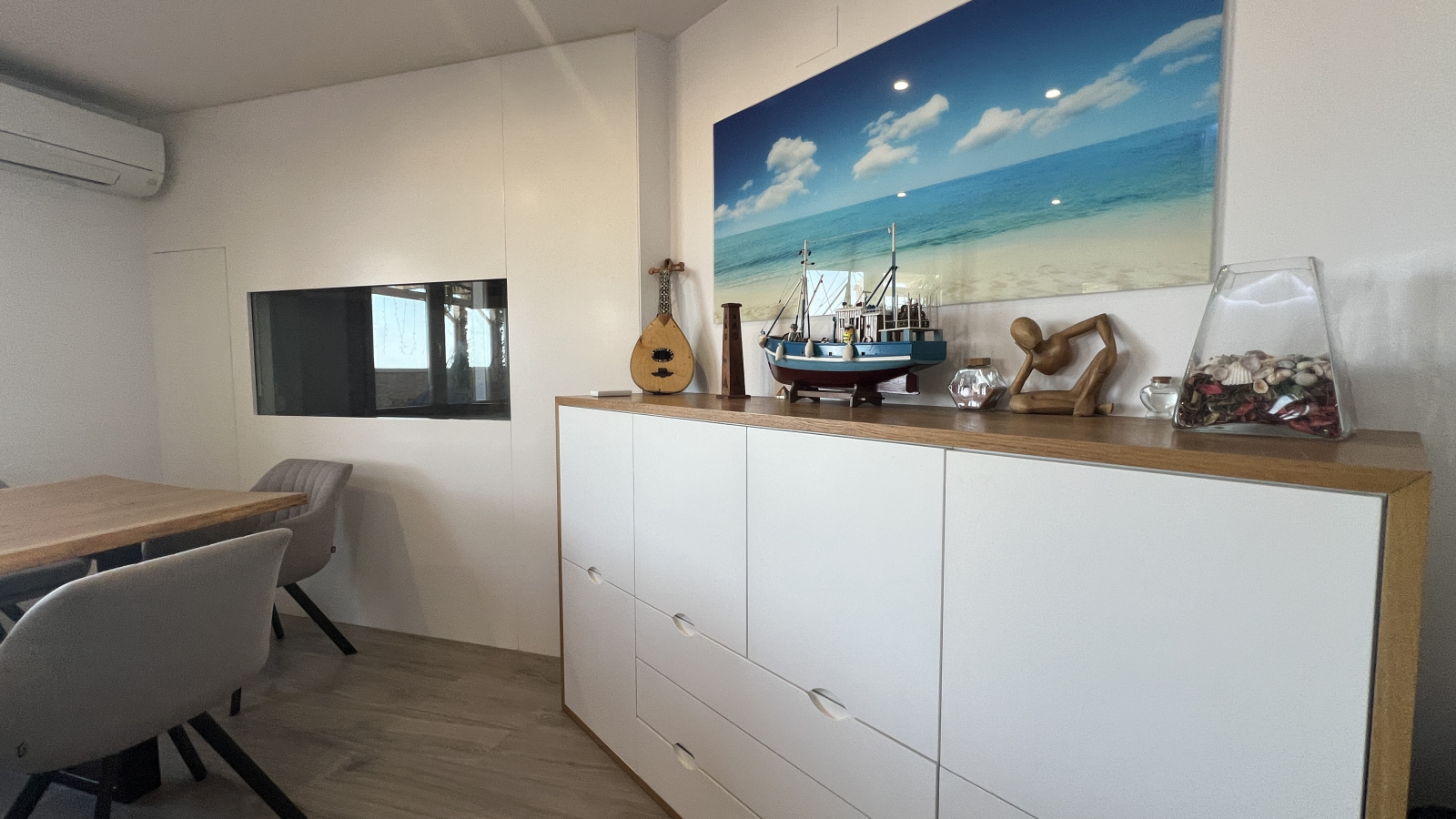 Ático Dúplex Reformado con Terraza de 50 m Vistas al Mar y al Castillo 