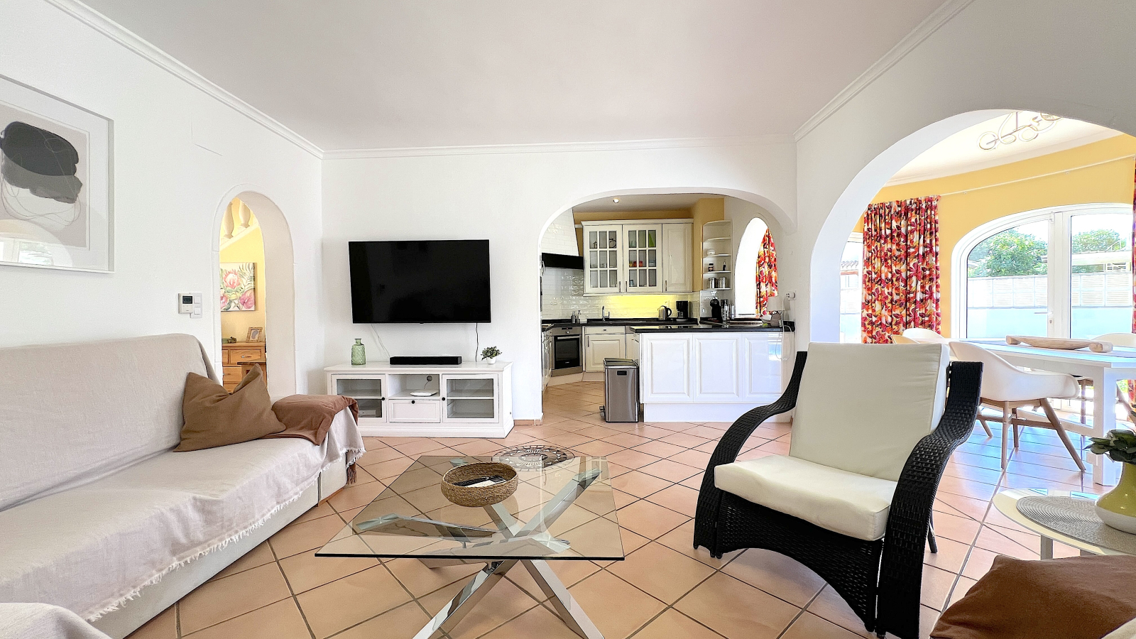 Top gepflegte Villa mit 2 Dachterrassen und vielen Extras,  aktuelle Vermietungslizenz liegt vor.