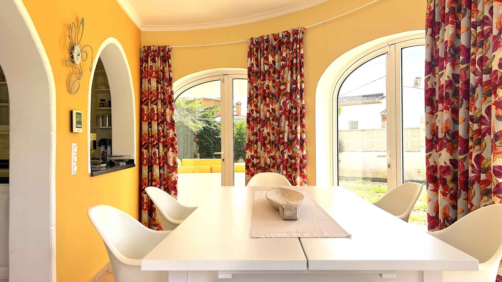 Top gepflegte Villa mit 2 Dachterrassen und vielen Extras,  aktuelle Vermietungslizenz liegt vor.