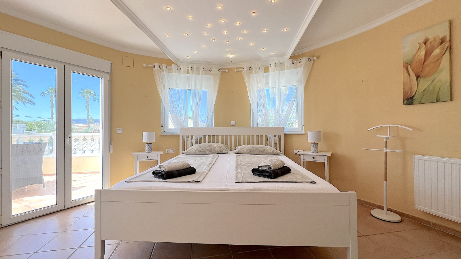 Top gepflegte Villa mit 2 Dachterrassen und vielen Extras,  aktuelle Vermietungslizenz liegt vor.